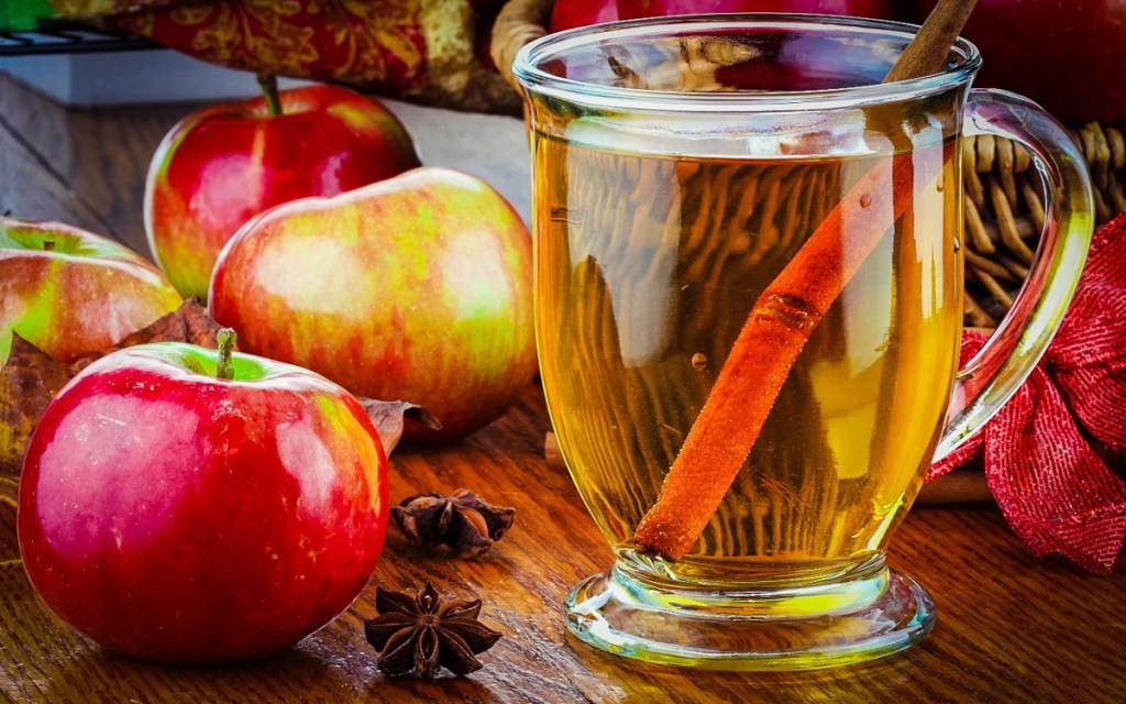 Apple Cider Old Fashioned Christmas Cocktail