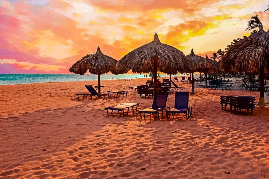 Colorful sunset on an Aruban beach
