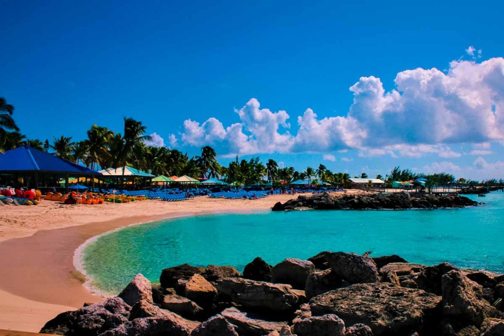 A beach in the Bahamas, one of the best Caribbean islands to visit!