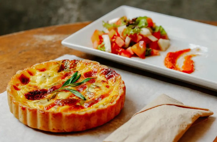 Image of a colorful quiche as a header for Best Restaurants in Avignon
