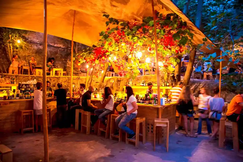 Hidden gems of Athens, Six D.O.G.S.